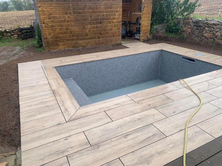 Pisciniste près de Montbrison