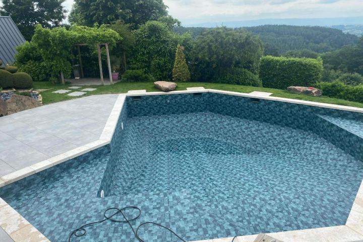 Rénovation de piscine traditionnelle Près de Montbrison