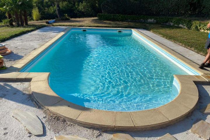 Comptez sur TECHNI-PISCINE 42 pour rénover votre bassin traditionnel.